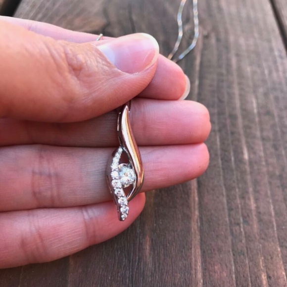 Zales 14k white gold necklace with pave diamonds and a center brilliant diamond - Picture 5 of 8